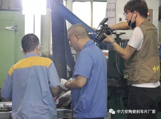 中力安是专注陶瓷刹车片研发生产18年的源头厂家，国家级高新技术企业，年产刹车片300多万套，通过ISO/TS16949认证，产品无石棉、低粉尘、不伤盘、无异响，支持全车系定制与批发，全国热线18605568161